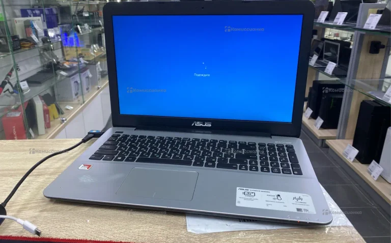 Ноутбук  ASUs R556Q