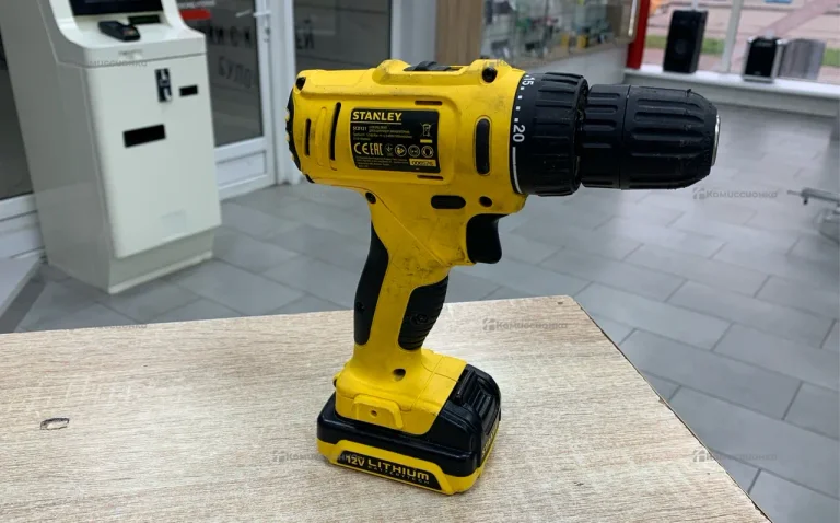 Аккумуляторная дрель-шуруповерт STANLEY SCD121