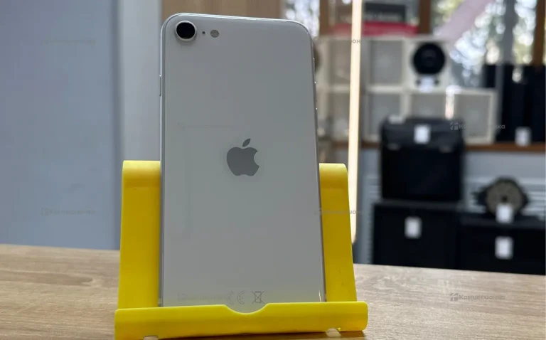 Apple iPhone SE (2020) 3/64 ГБ