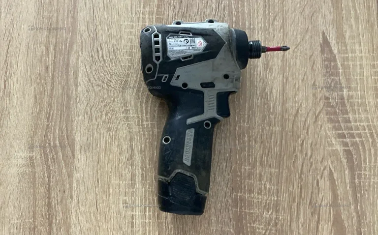 Бесщеточный ударный шуруповерт ШАУ-220/12ВЭ