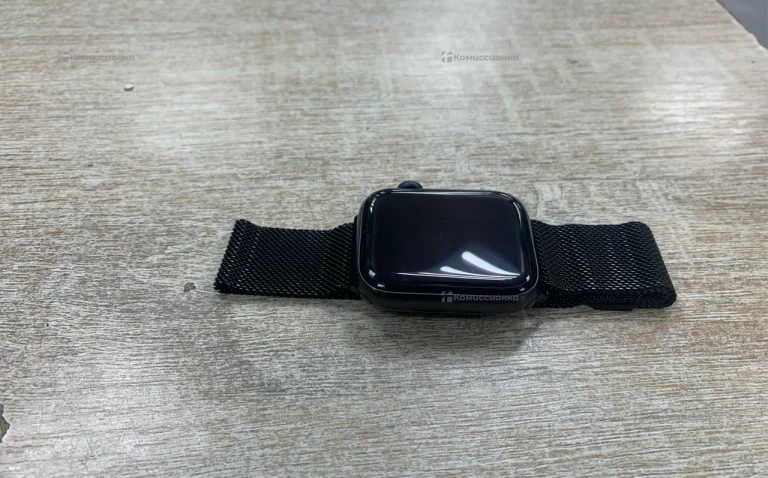 Часы  Apple Watch SE 44mm