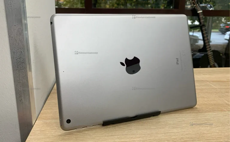 Планшет Apple iPad 5 поколения..