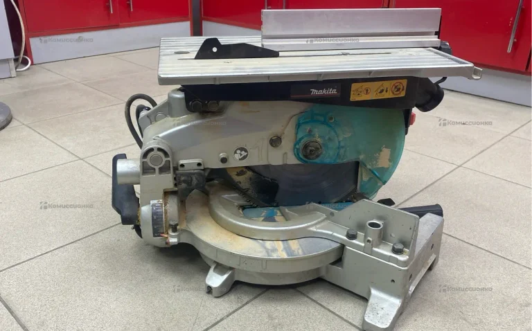 Торцовочная пила makita LH1040