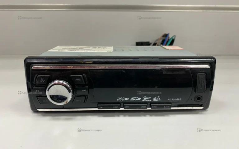 Автомагнитола Rolsen RCR-100r