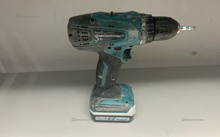 Аккумуляторная дрель-шуруповерт Makita DF347D