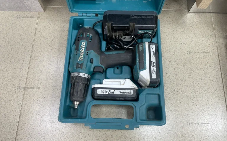 Аккумуляторная дрель-шуруповерт Makita DF488DWEE
