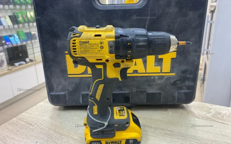 Бесщеточная дрель-шуруповерт Dewalt  DCD771