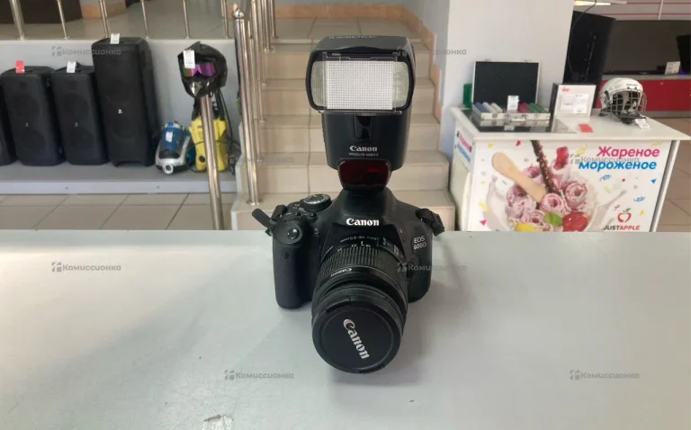 Фотоаппарат  CANON EOS 600D (со вспышкой)