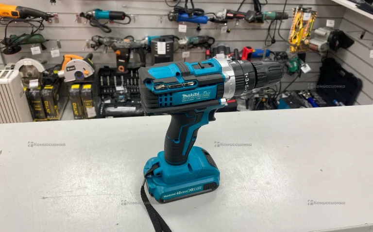 Синий шуруповерт