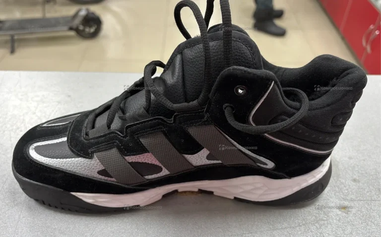 Кроссовки Adidas зимние 43 rep