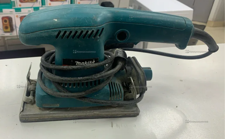 Makita b03700..