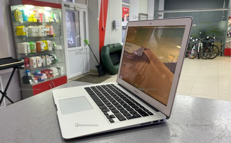 Apple MacBook Air (13-inch)2012