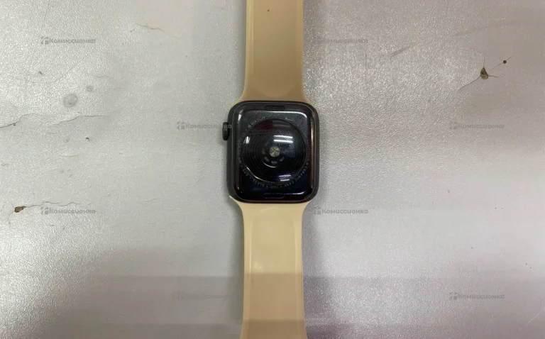 Часы  Apple Watch SE 44mm