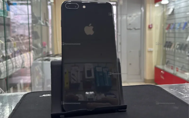 Apple iPhone 8 Plus 3/64 ГБ