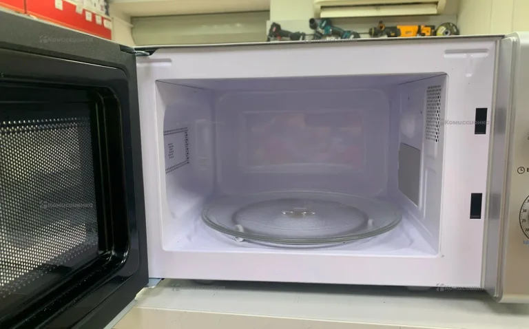 Микроволновая печь  Midea MM720CPO-S