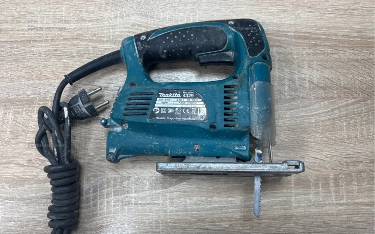 Электролобзик Makita 4329