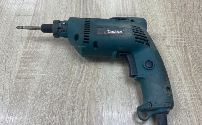 Шуруповерт makita 6821