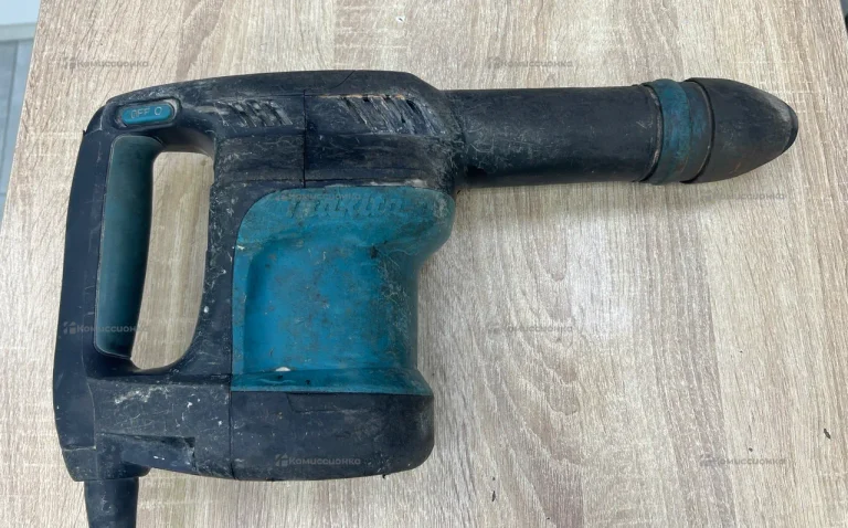 Отбойный молоток Makita HM0870C