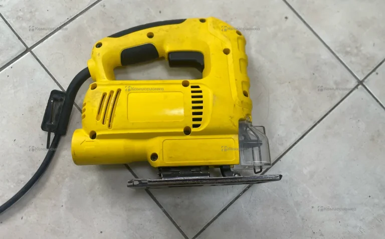 Электролобзик Stanley W600