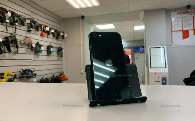 Apple iPhone SE (2022) 4/64 ГБ
