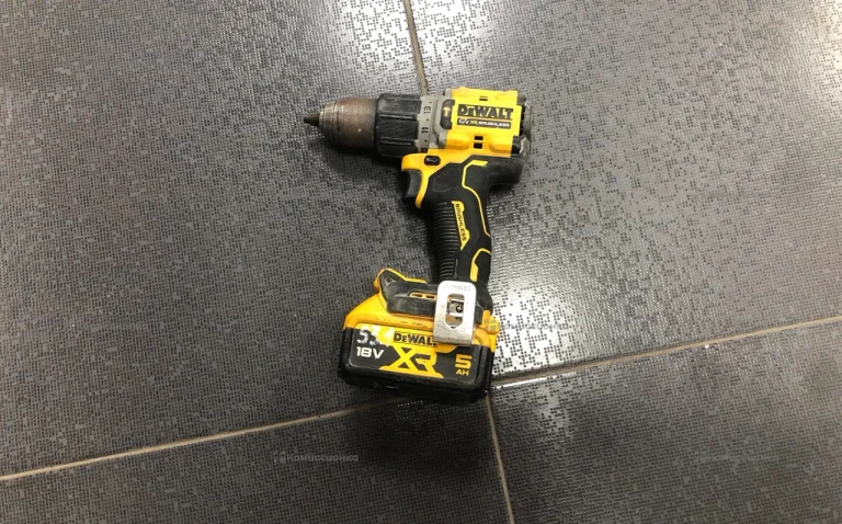 Дрель-шуроповерт Dewalt DCD805