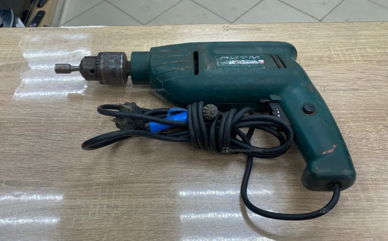 дрель зеленая