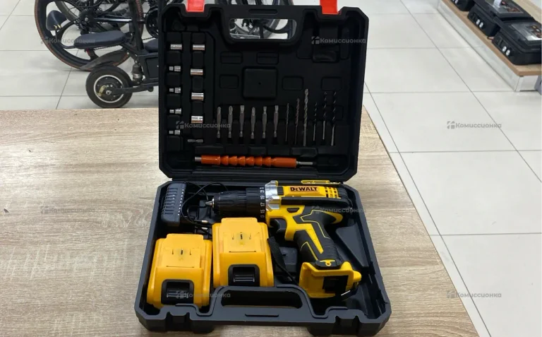 Дрель-шуруповерт Dewalt 21V
