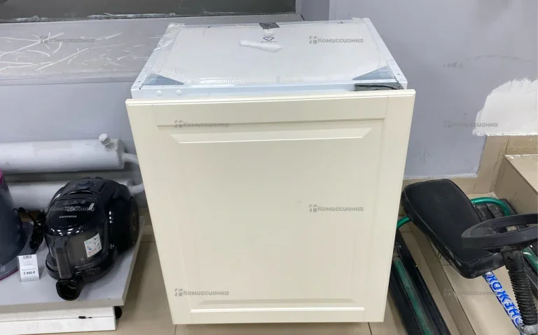 Встраиваемый холодильник IKEA SC100/17