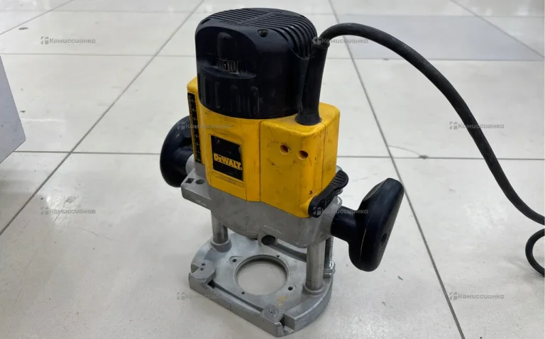 фрезер Dewalt DW626