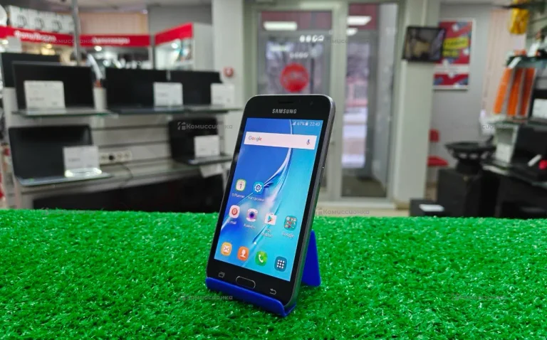 Samsung Galaxy J1 (2016) 1/8 ГБ