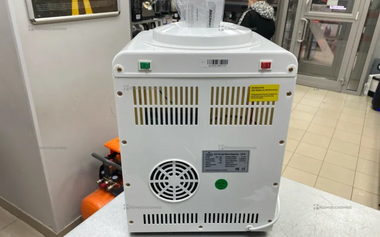 Диспенсер для нагрева и охлаждения питьевой воды