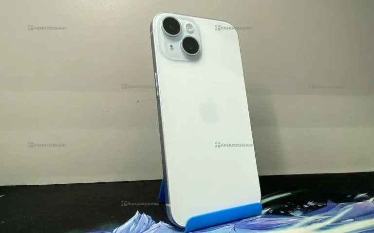 Телефон Apple iPhone 15 6/128 ГБ