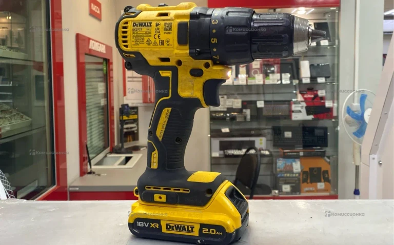 Дрель-шуруповерт dewalt DCD777