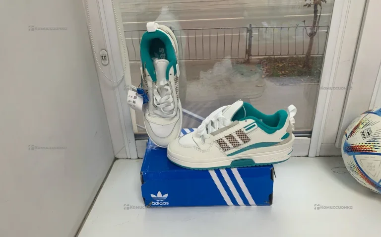 Кроссовки Adidas 44