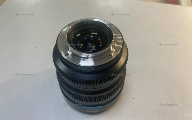 Объектив sirui nightwalker 35