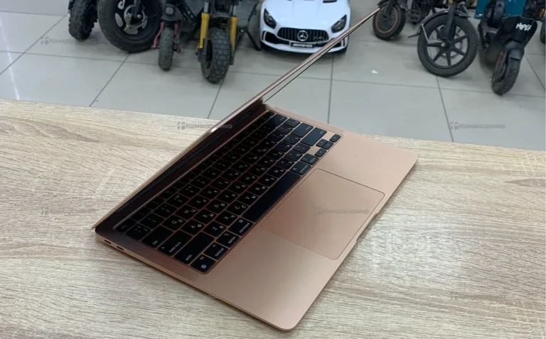 Ноутбук  MacBook Air 13 2020 M1