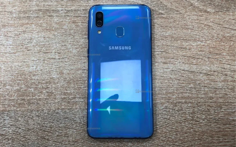 Samsung Galaxy A40 4/64 ГБ