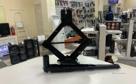 Купить Домкрат черный б/у , в Красноярск Цена:1490рублей