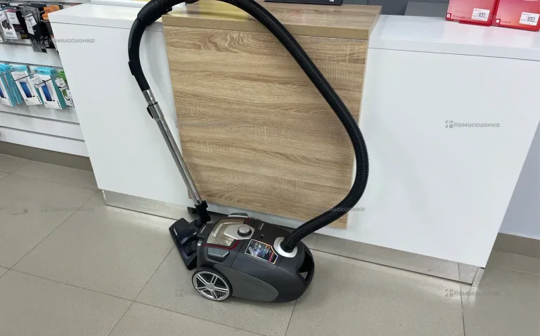 Пылесос  Redmond rv-325