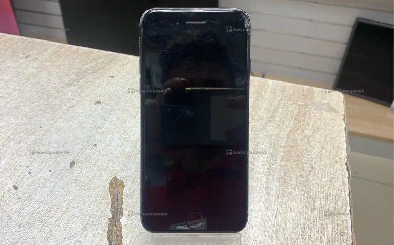 Apple iPhone SE  2020 64Gb