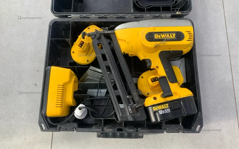 Гвоздезабиватель аккумуляторный DeWalt DC610KN