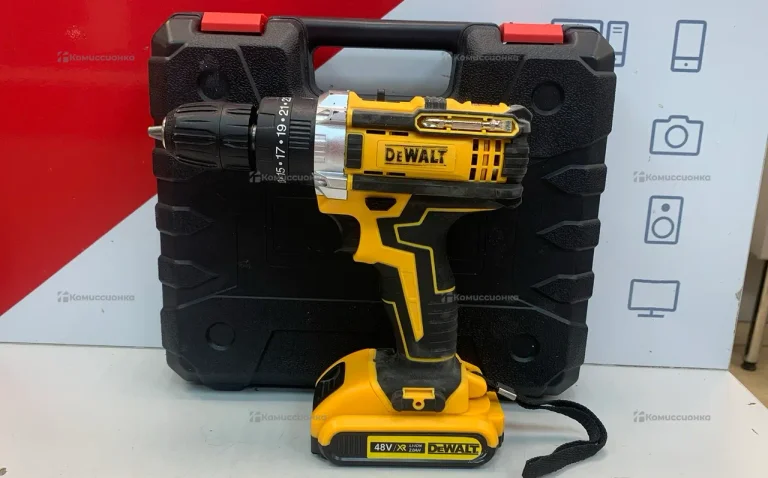 Шуруповерт DeWalt (p).