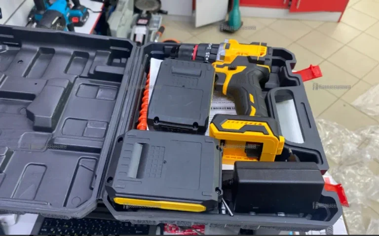 шуруповерт Dewalt б/щ