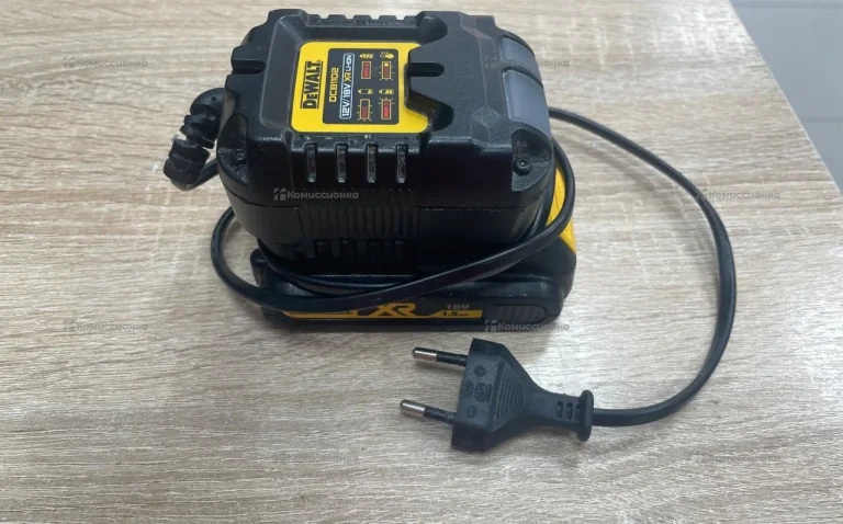 Зарядное устройство Dewalt DCB1102+АКБ