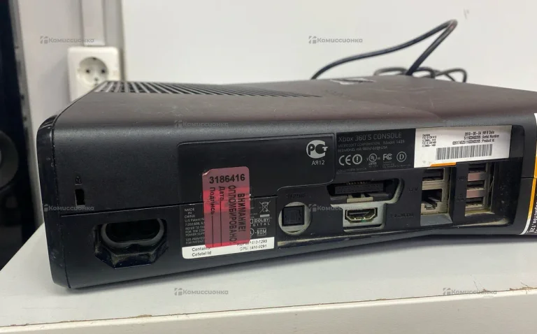 Приставка Xbox 360s.