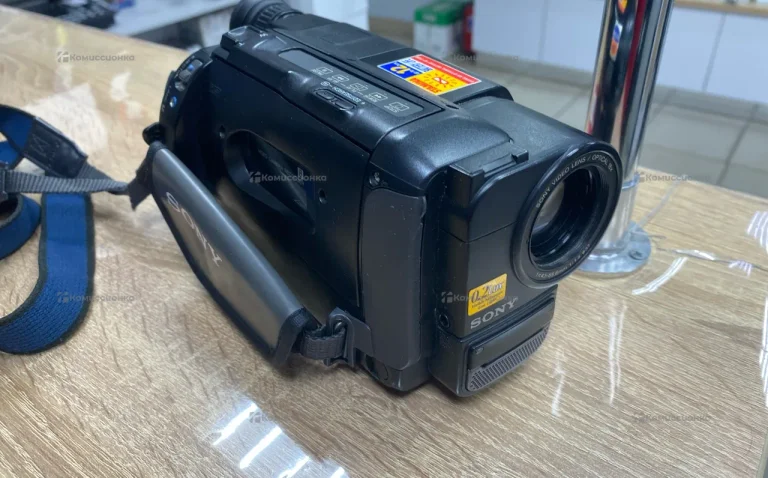 Видеокамера  Sony CCD-TR411E
