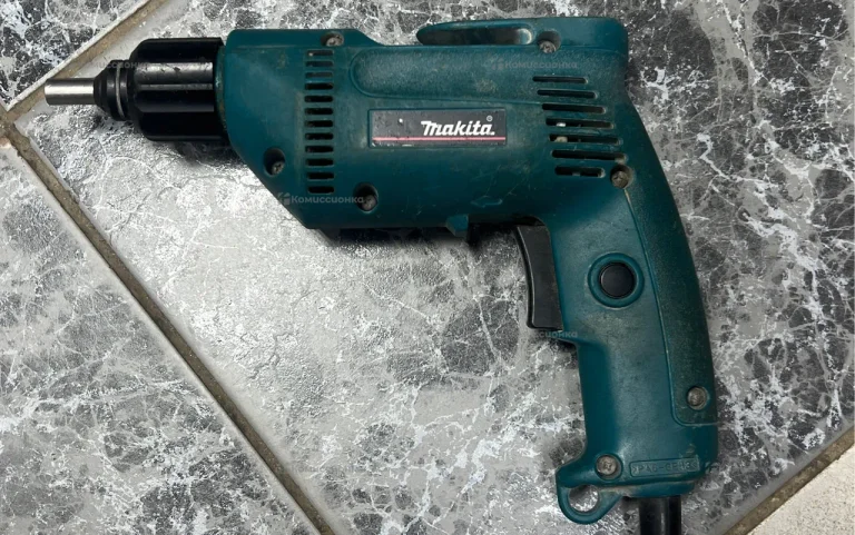 Шуруповерт makita 6821