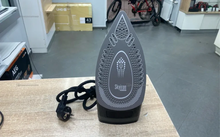 Утюг REDMOND RI-C254S