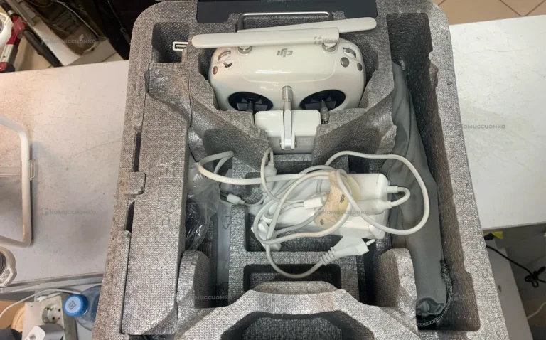 Квадрокоптер DJI Phantom 4 Advanced