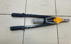 Заклепочник ручной